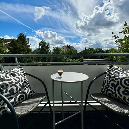 2 - Schweizer Grenze, Balkon, Parkplatz